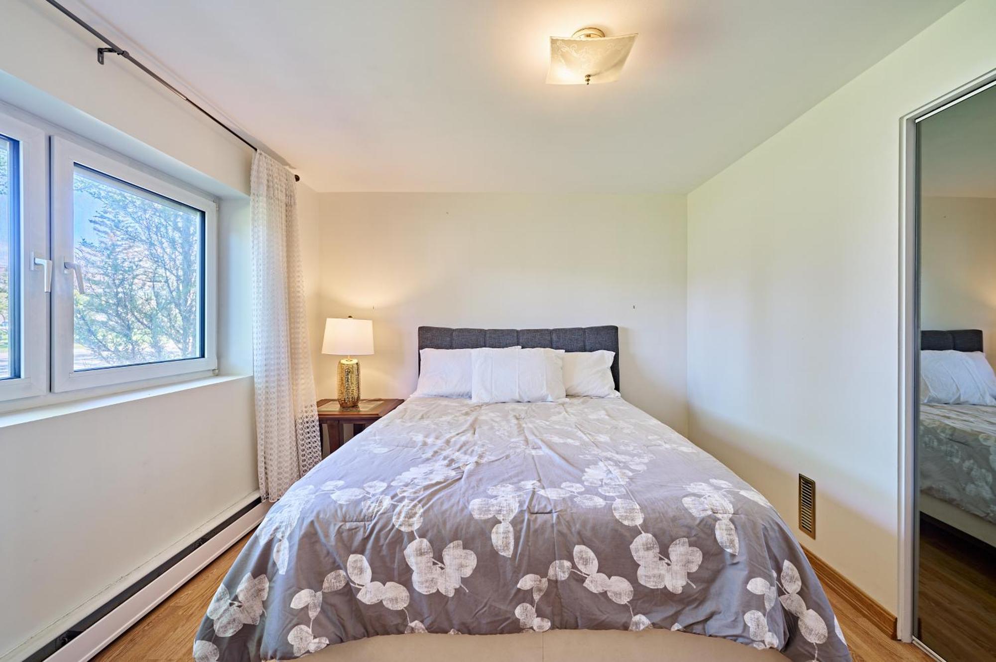 Chinook Executive House Villa Calgary Exterior photo